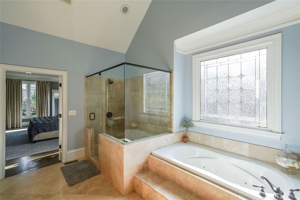 1490 WHITE ROSE Court NW