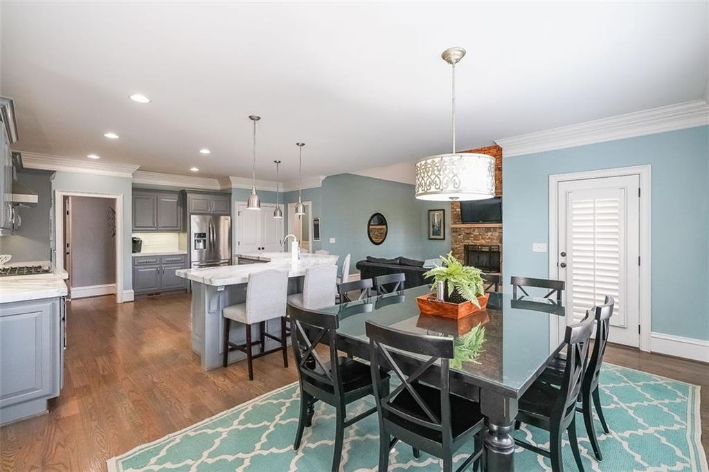 1490 WHITE ROSE Court NW