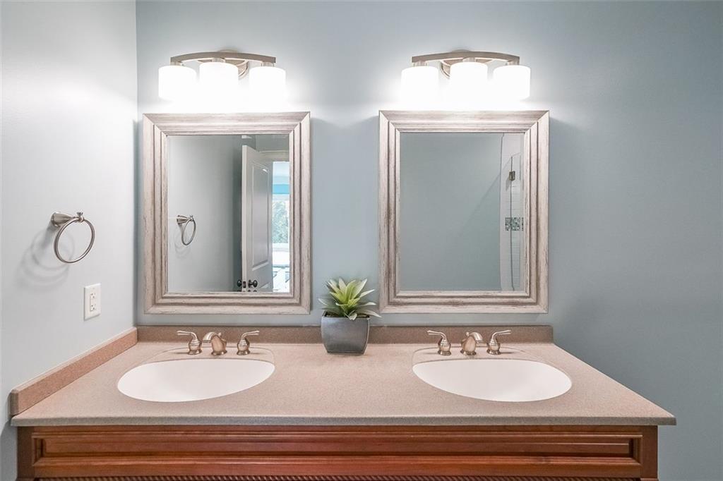 1490 WHITE ROSE Court NW