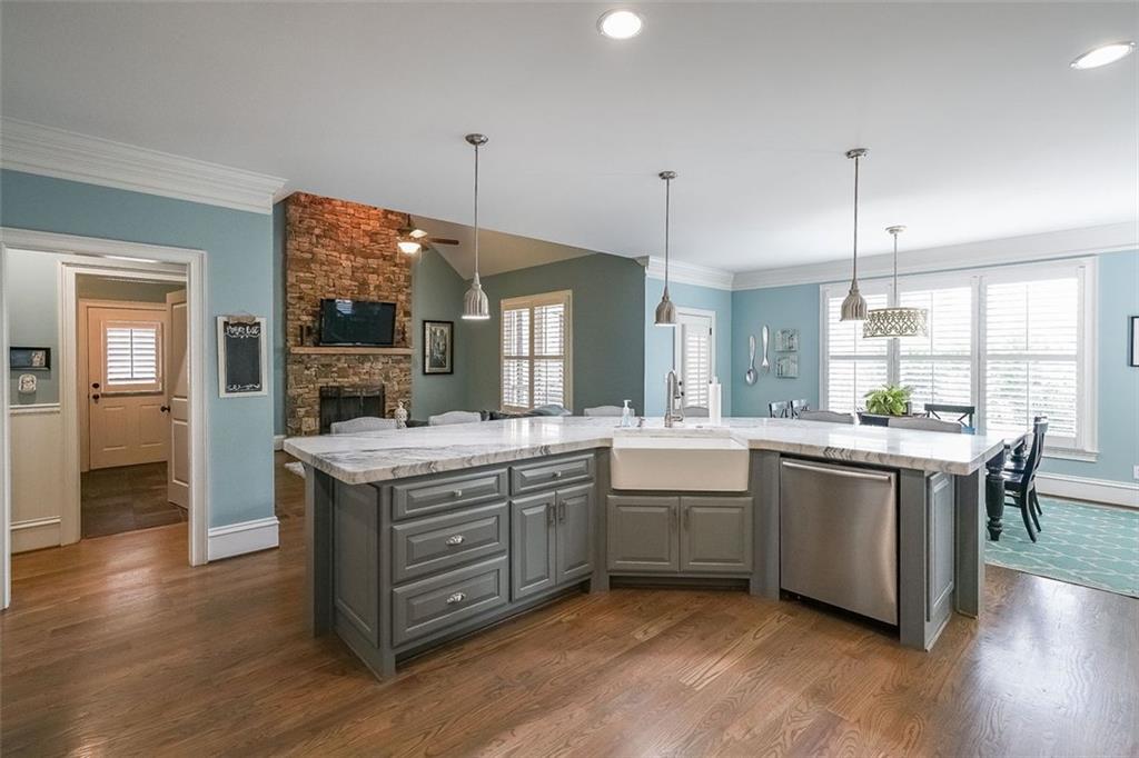 1490 WHITE ROSE Court NW