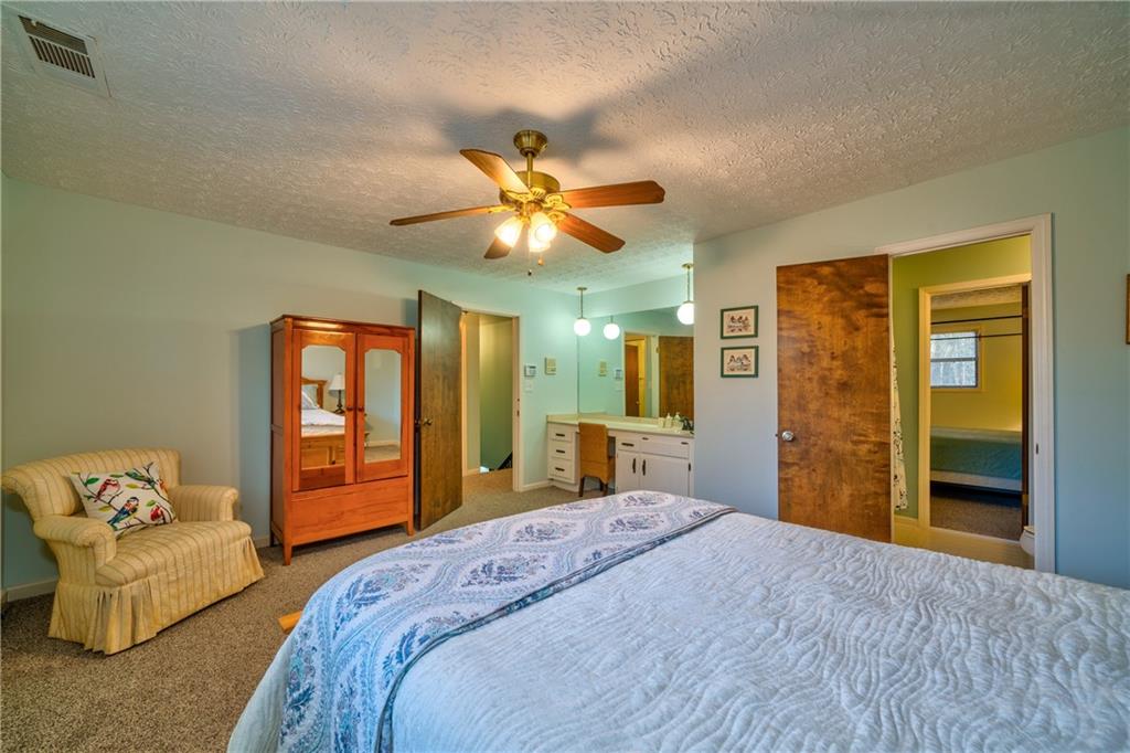 809 Willow Oak Circle