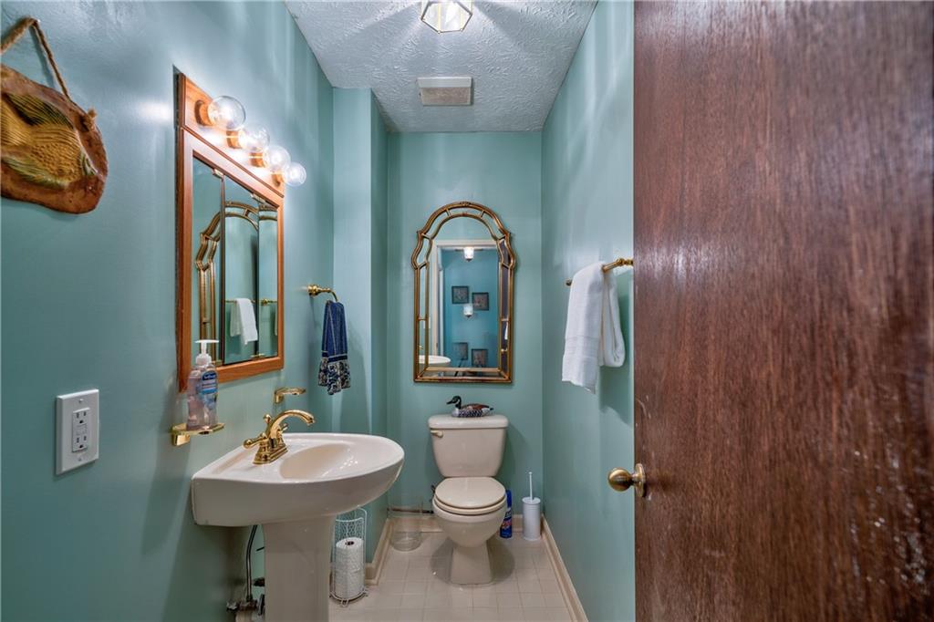 809 Willow Oak Circle