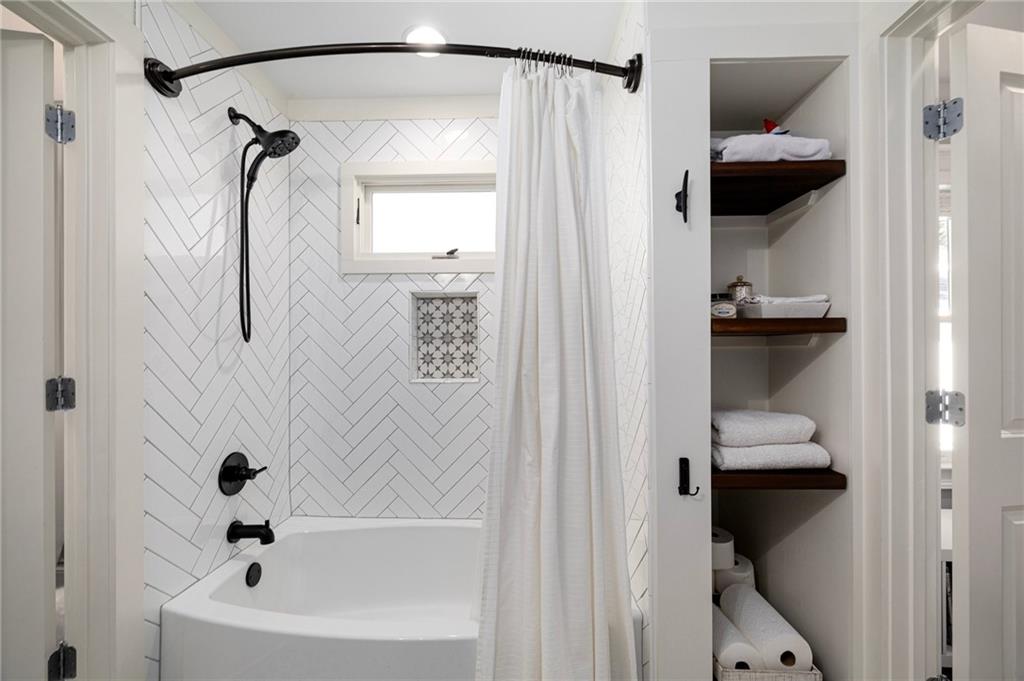 2631 Brown Circle SE