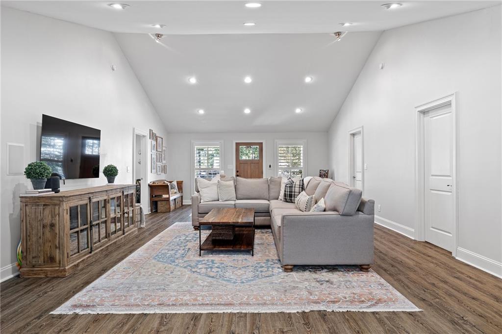 2631 Brown Circle SE