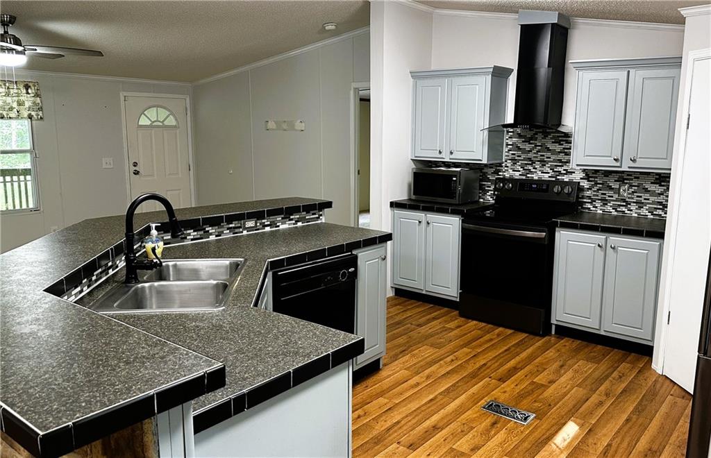 78 Country Creek Road NE