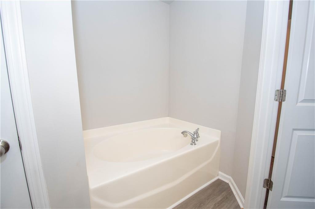 2867 Ridgeview Drive SW