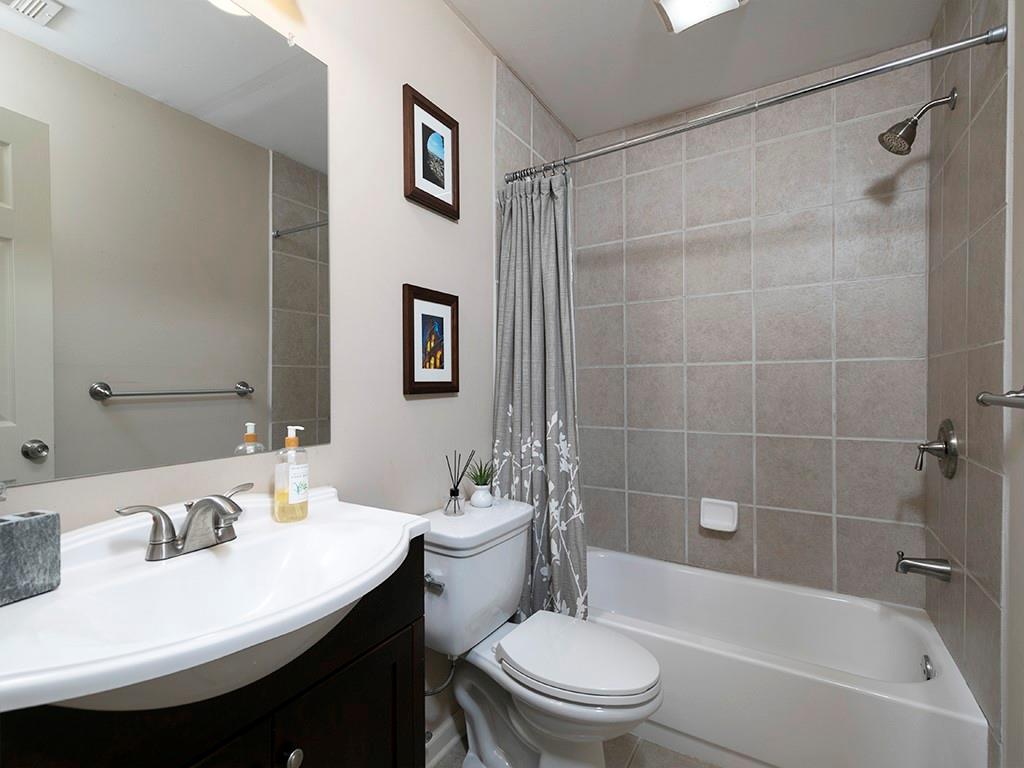 251 Heathridge Lane SE