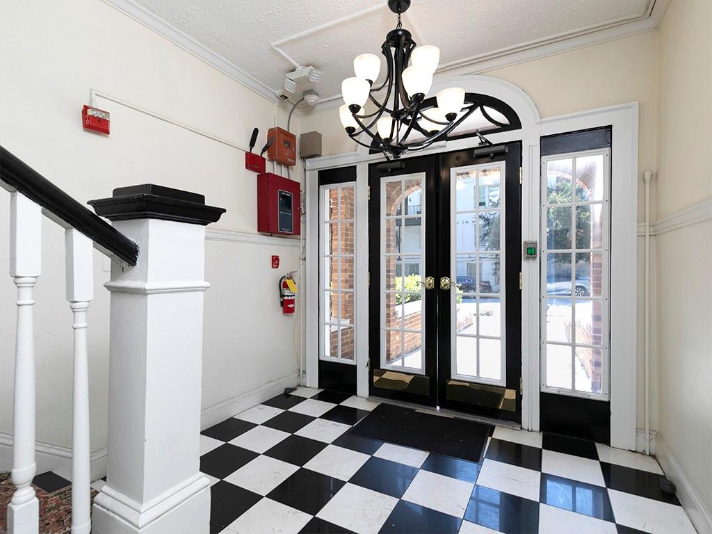 242 12th Street NE Unit 8