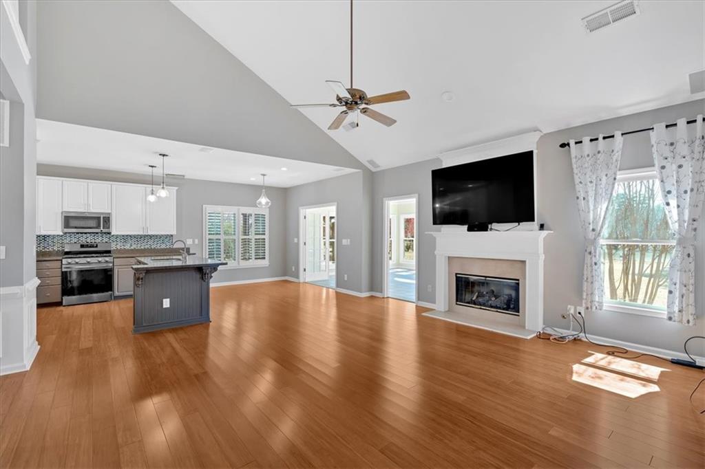 2445 Ridgelake Drive