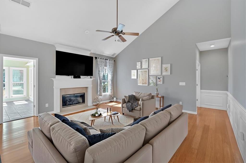 2445 Ridgelake Drive