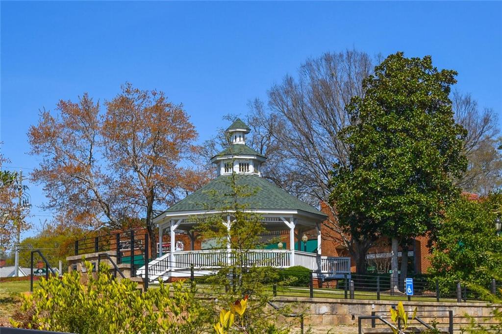 904 Magnolia Leaf Drive