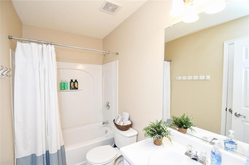 904 Magnolia Leaf Drive