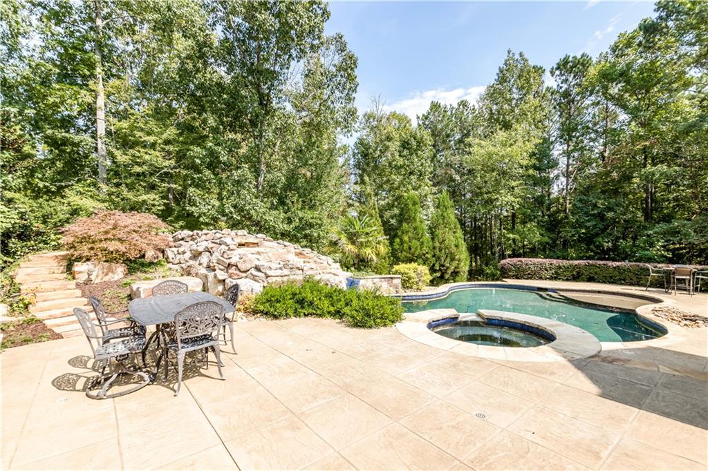 4090 Cooks Farm Drive NW