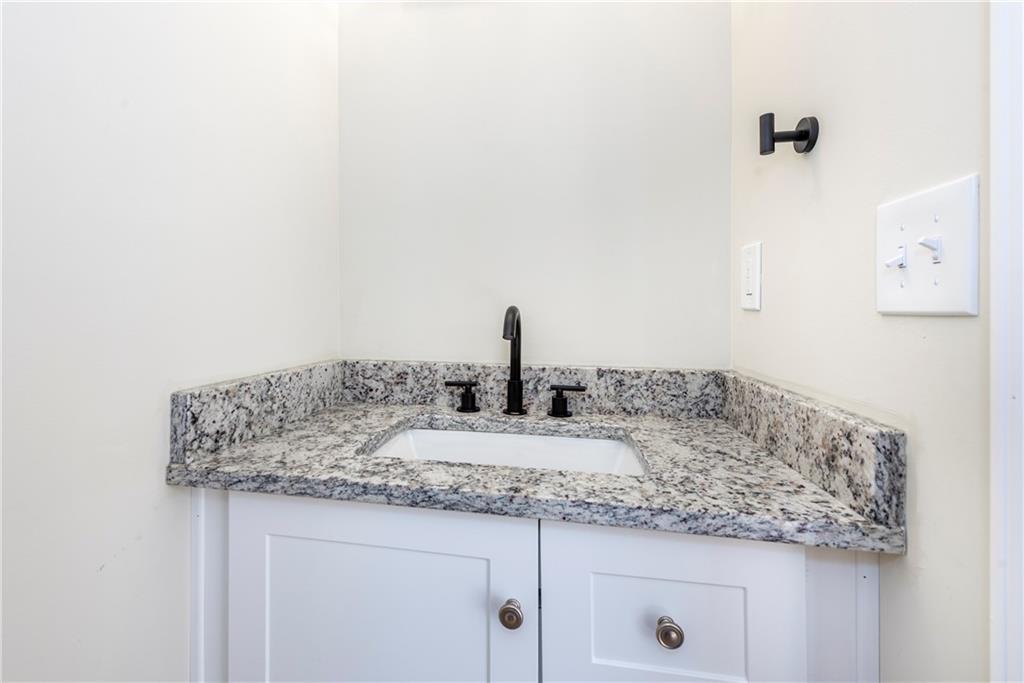 2915 Commonwealth Circle