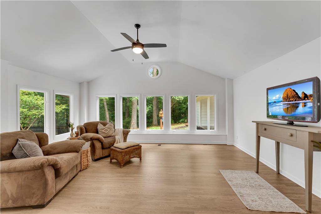 4309 King Valley Drive SE