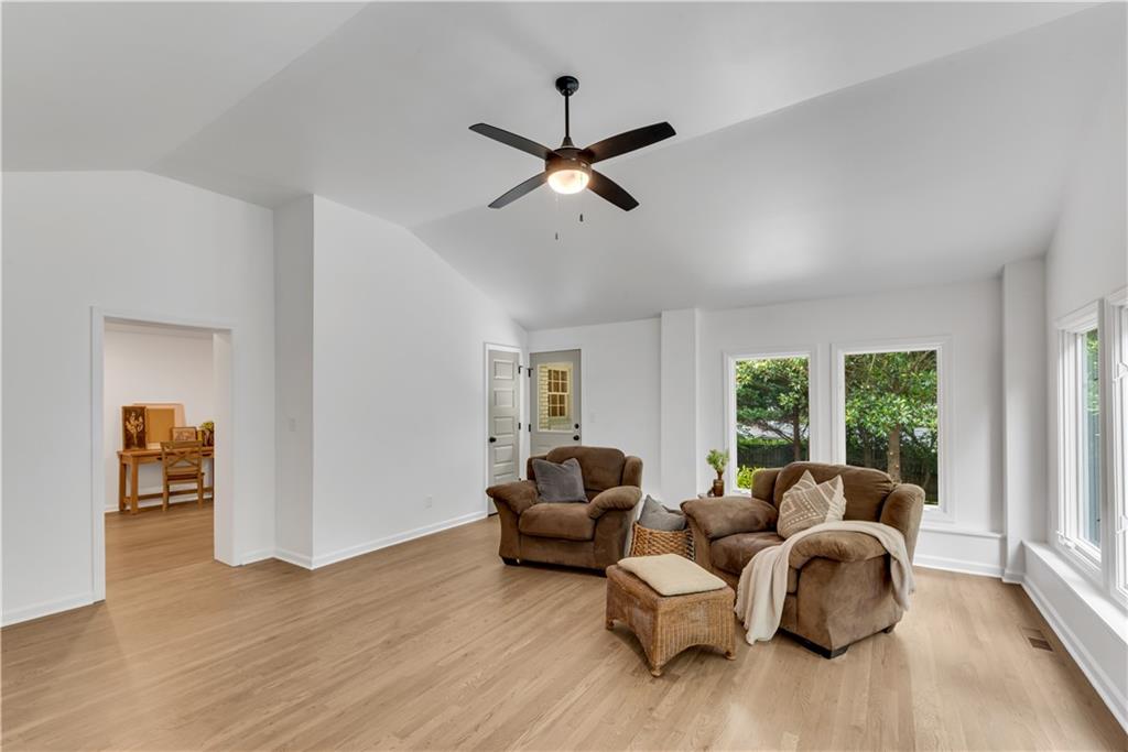 4309 King Valley Drive SE