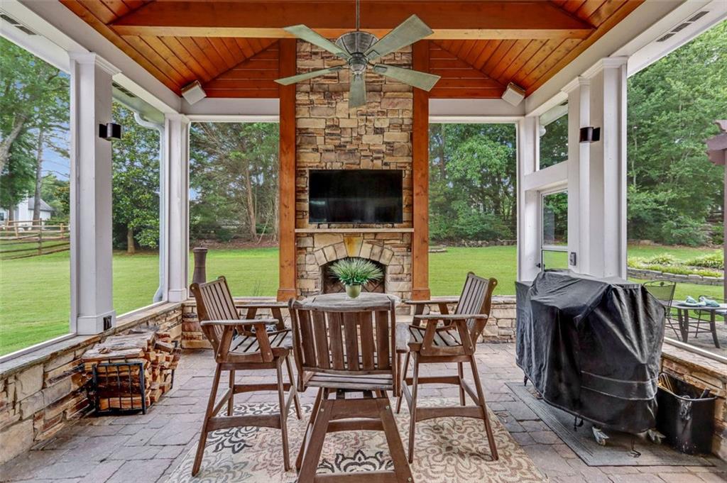 1054 AVERY CREEK Drive