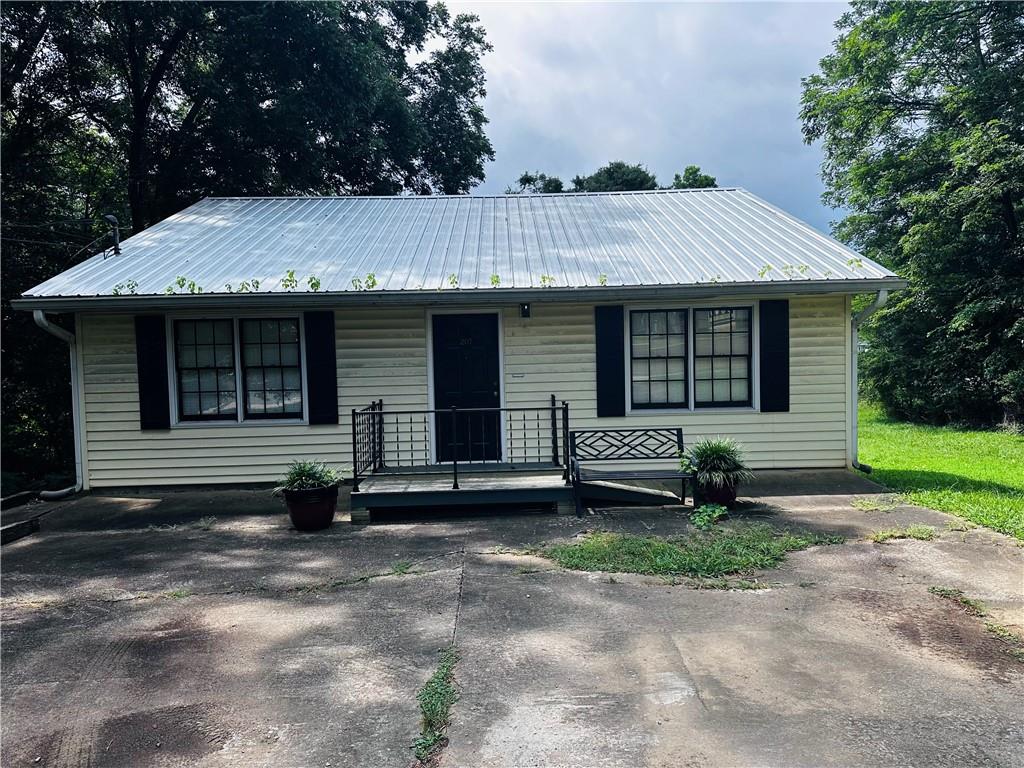 207 E Memorial Drive