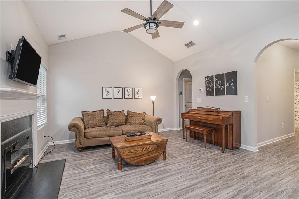 336 SPRUCE CREEK Lane