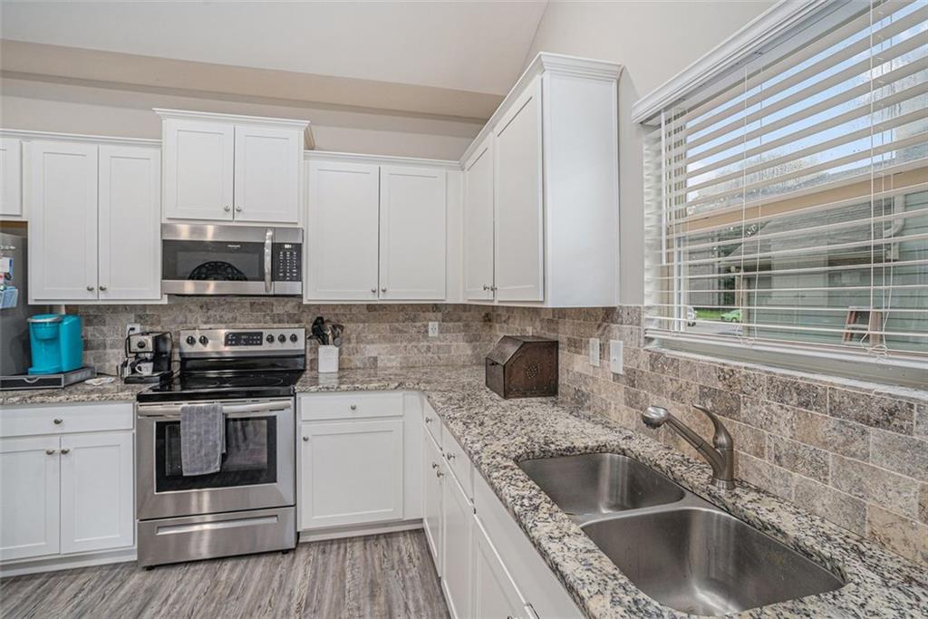 336 SPRUCE CREEK Lane