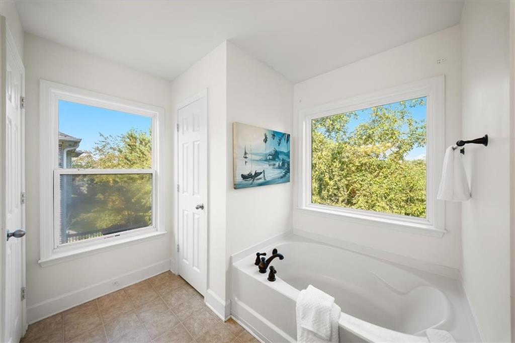 6018 Oakdale Road SE