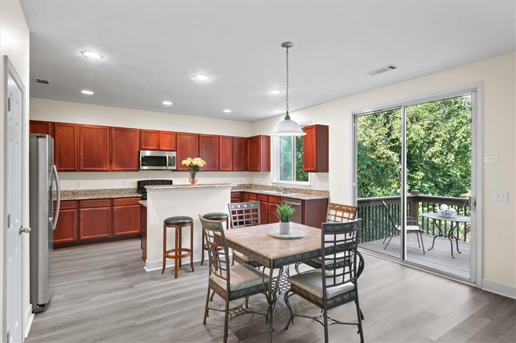 6018 Oakdale Road SE