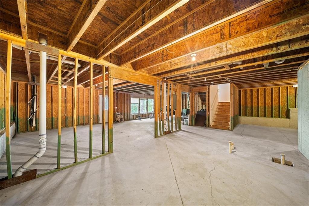 6018 Oakdale Road SE