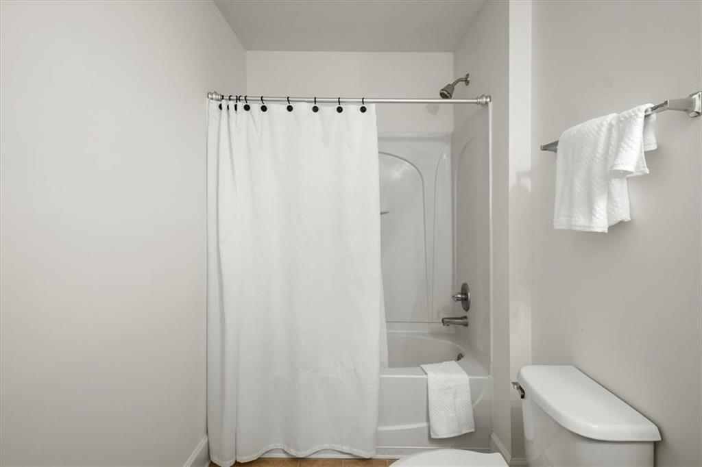 6018 Oakdale Road SE