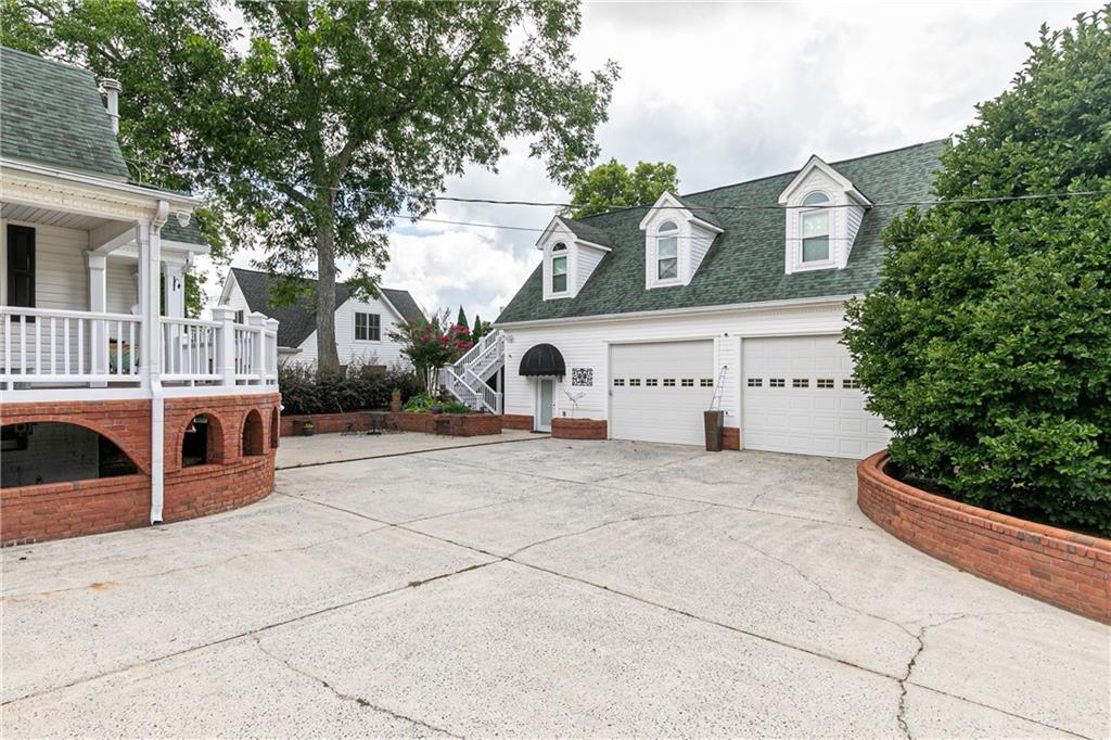 176 Confederate Avenue