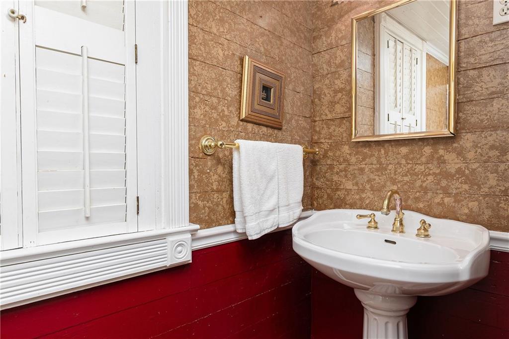 176 Confederate Avenue