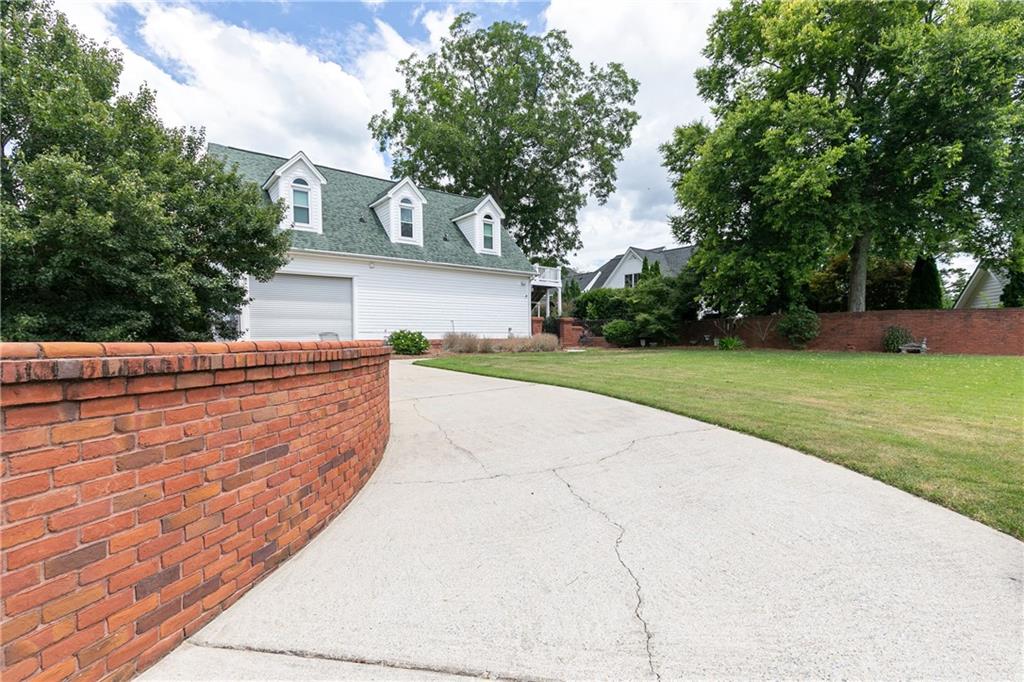 176 Confederate Avenue