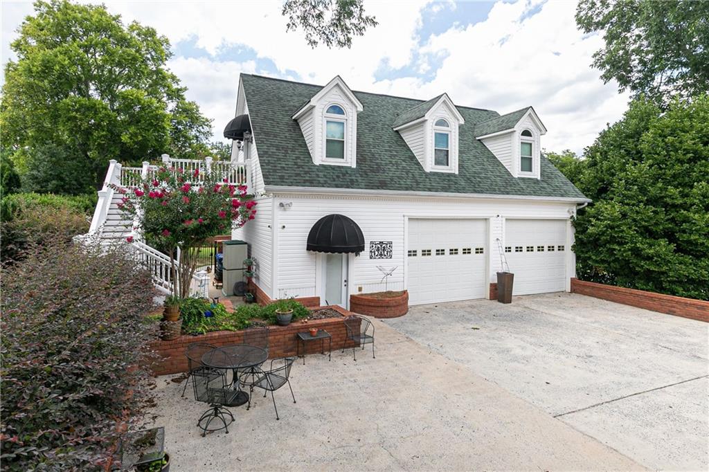 176 Confederate Avenue