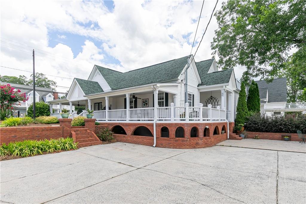 176 Confederate Avenue