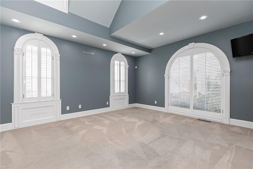 176 Confederate Avenue