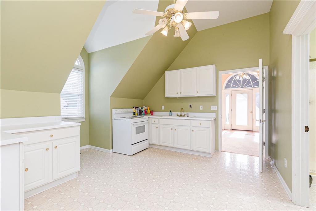 176 Confederate Avenue