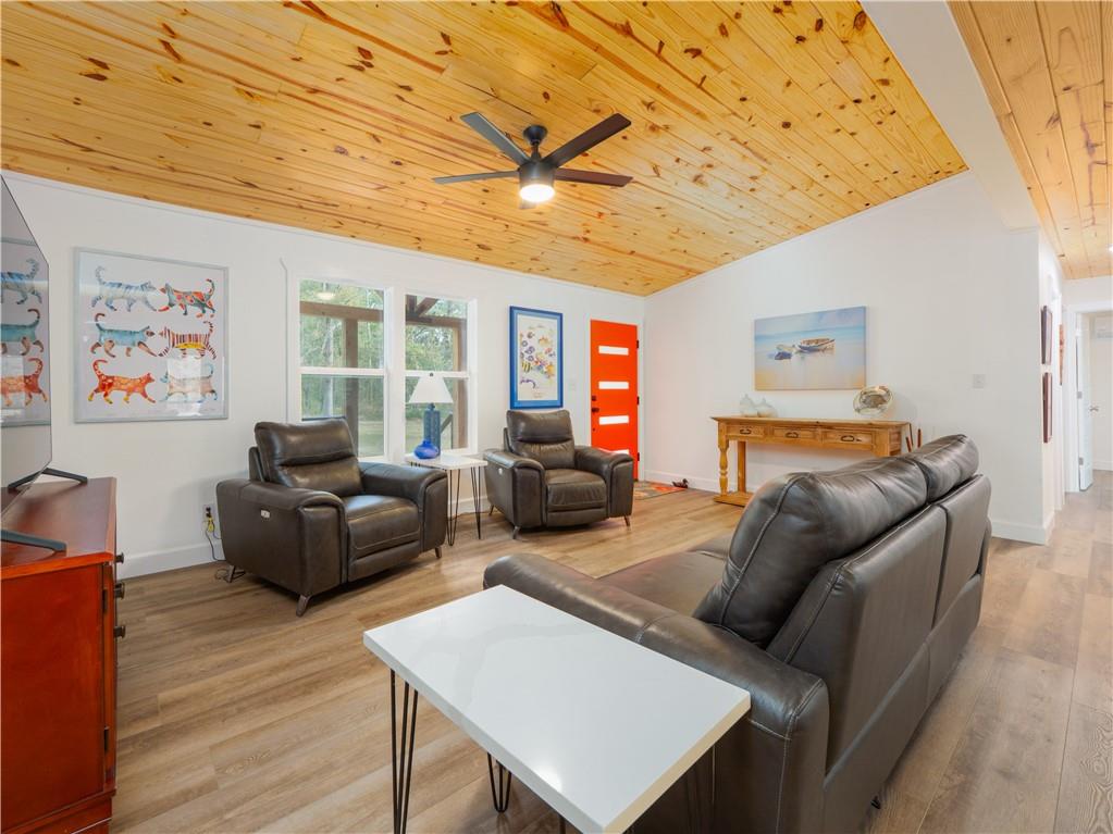 1143 Fiddler Crab Road NE