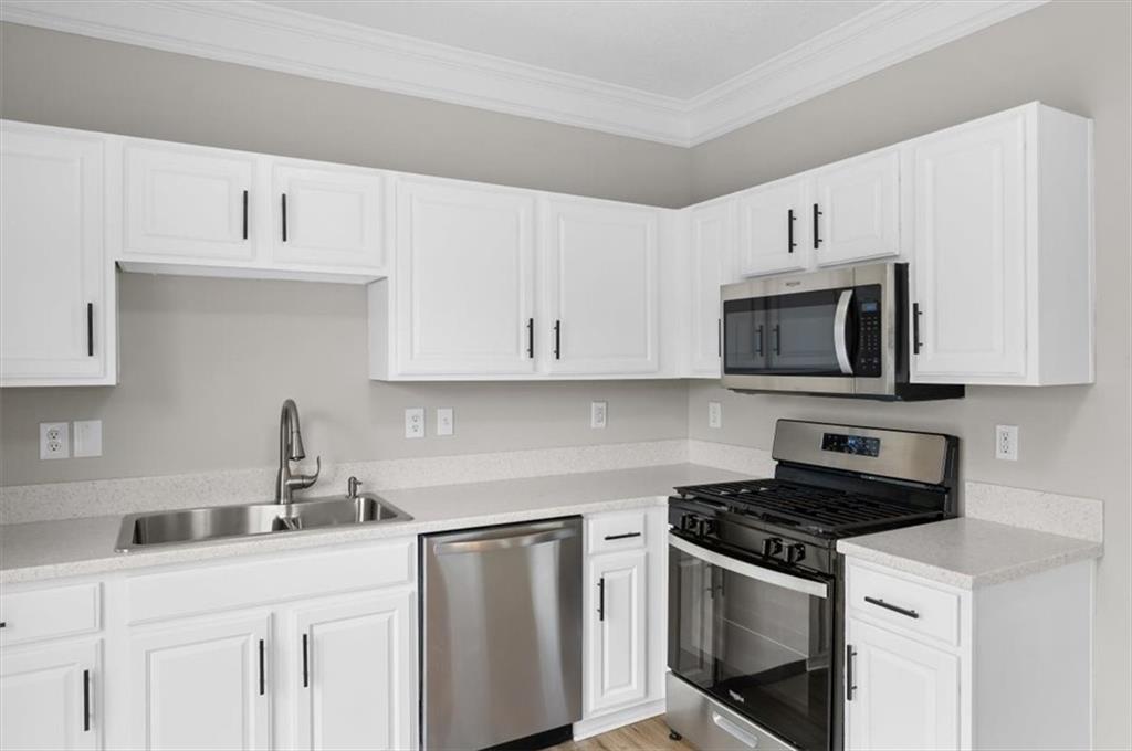 1202 Charleston Court