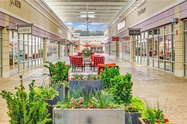 1202 Charleston Court