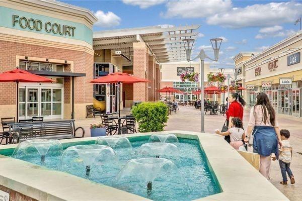 1202 Charleston Court