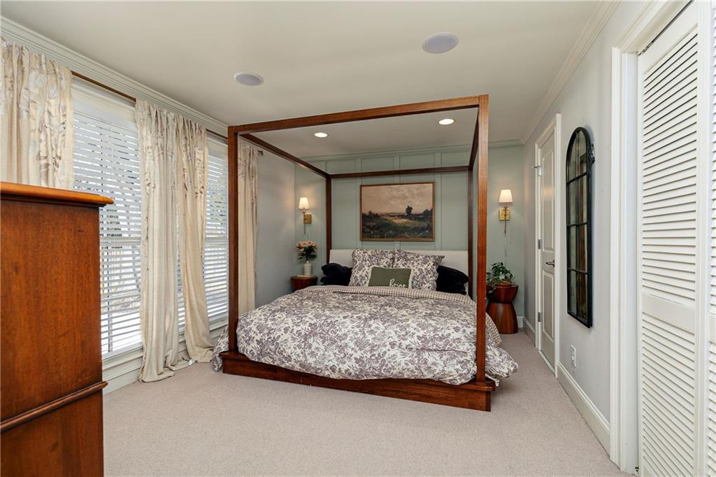 2631 Brown Circle SE