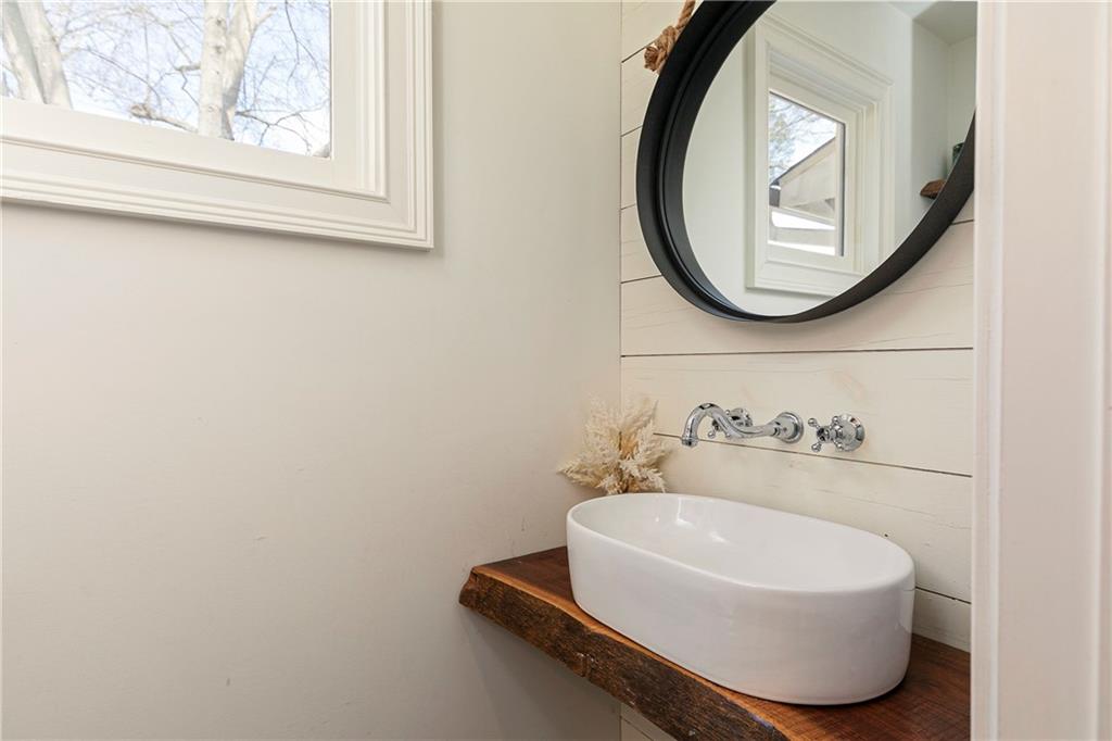 2631 Brown Circle SE