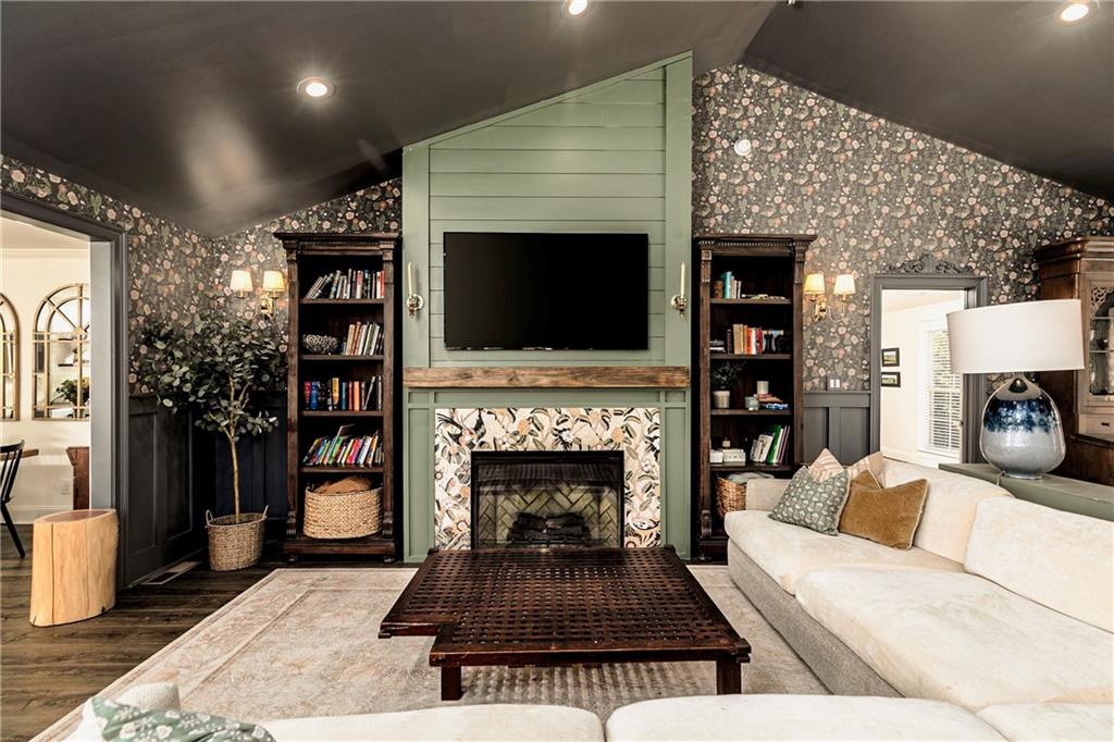 2631 Brown Circle SE