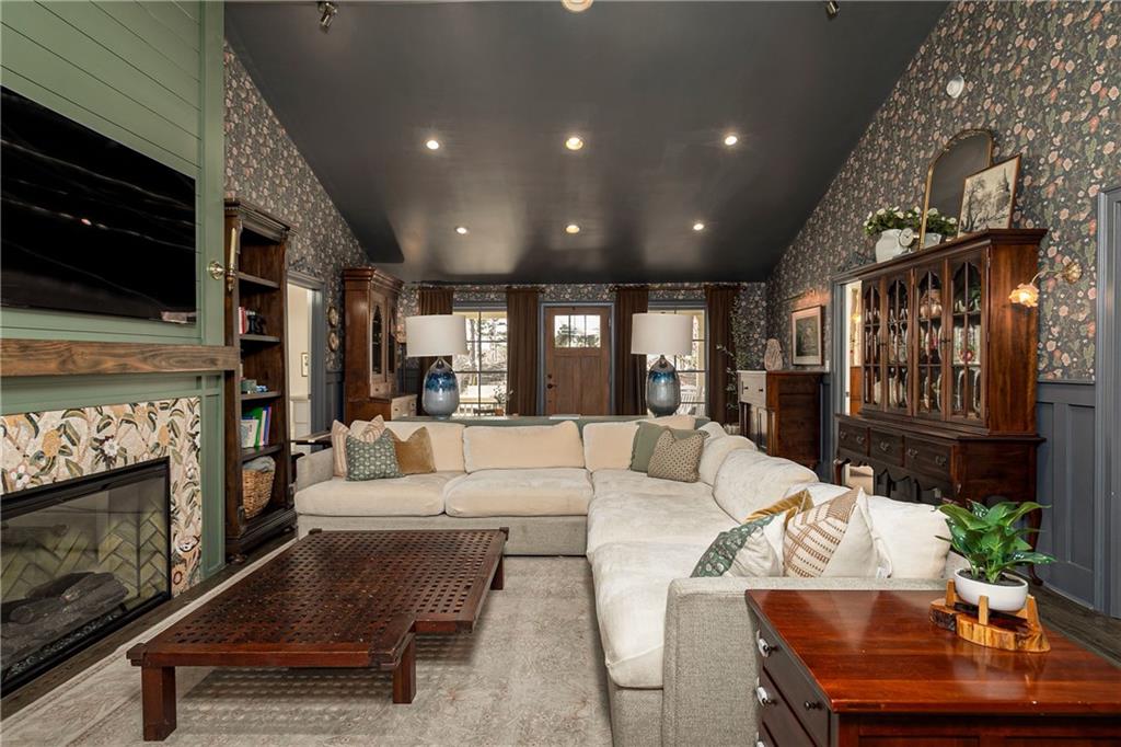 2631 Brown Circle SE