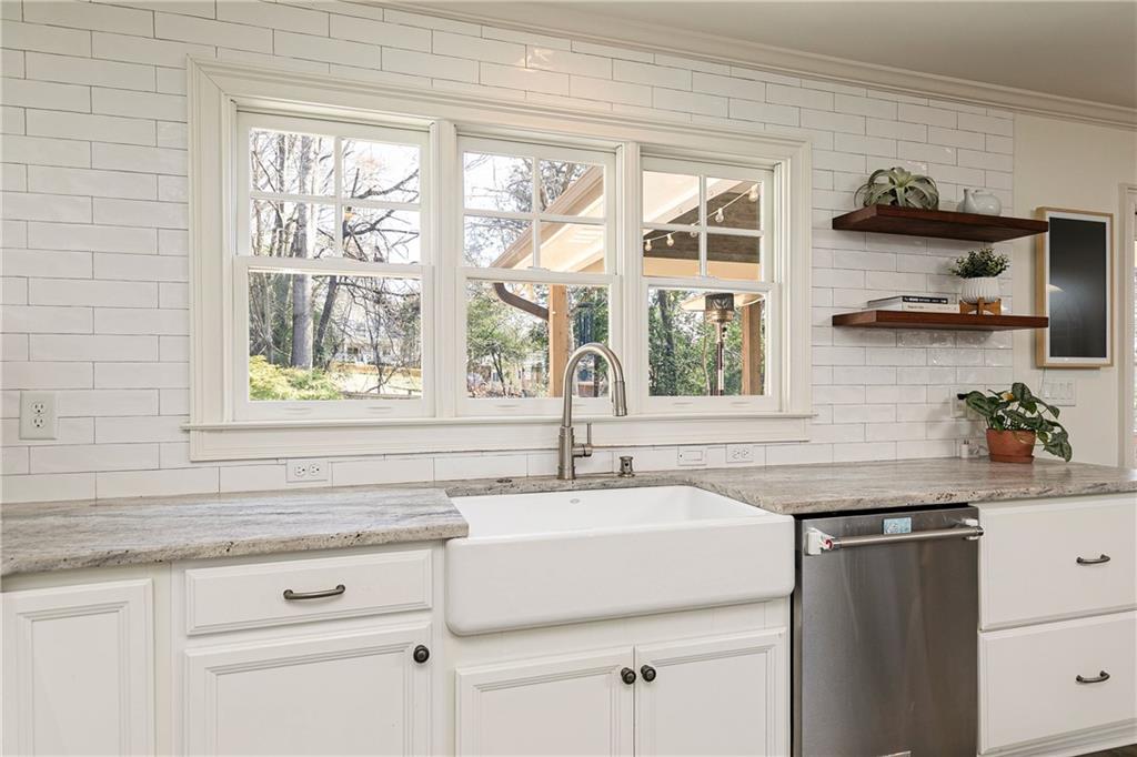 2631 Brown Circle SE