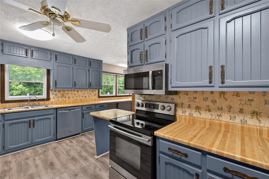 6882 Cowan Mill Rd