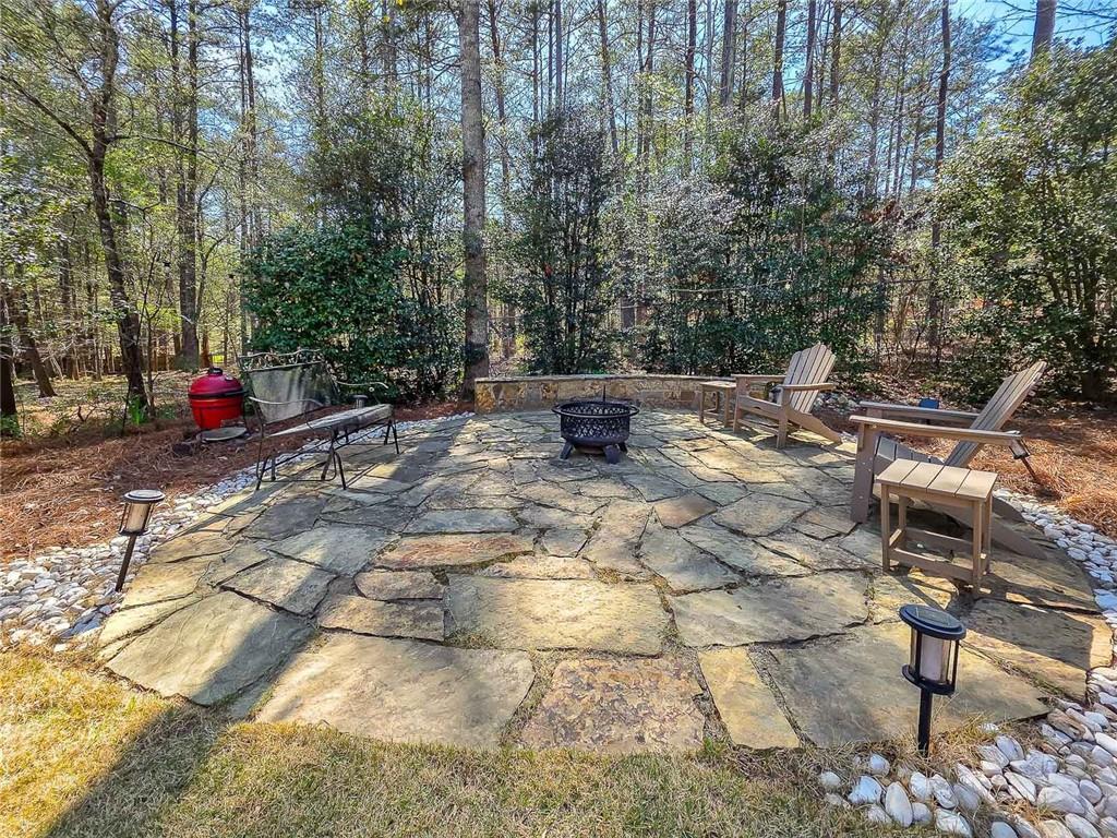 1485 White Rose Court NW