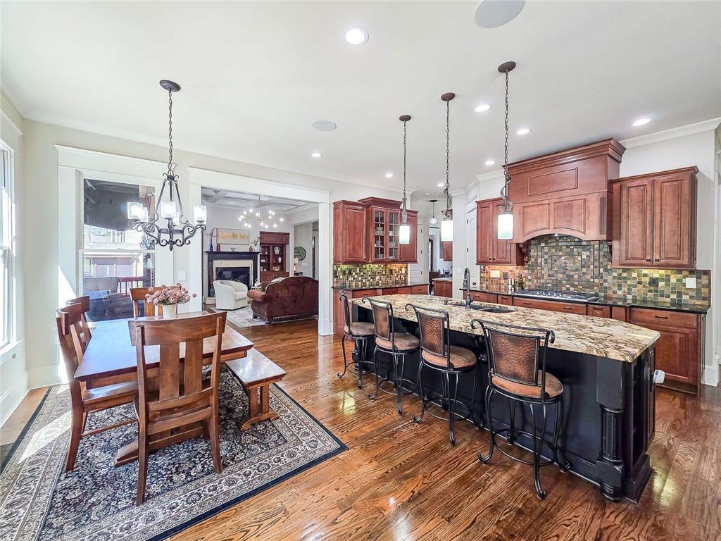 1485 White Rose Court NW