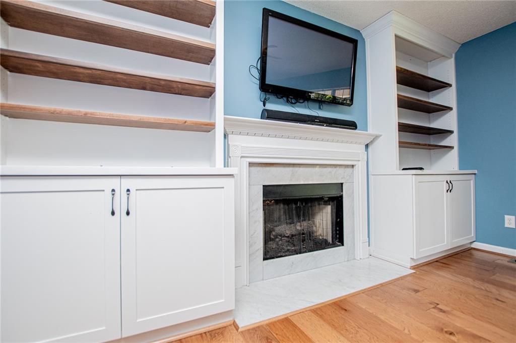 6150 Shallow Wood Lane
