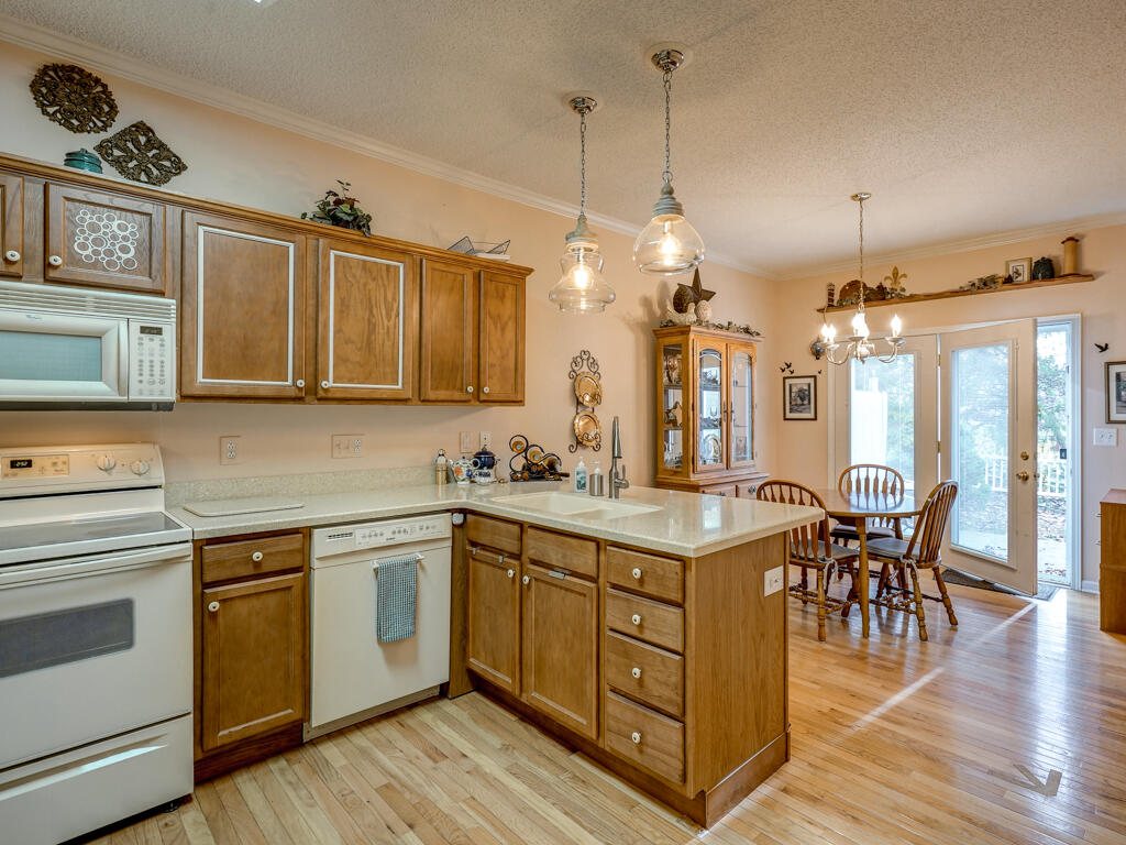 15 Cherokee Ridge Court, `