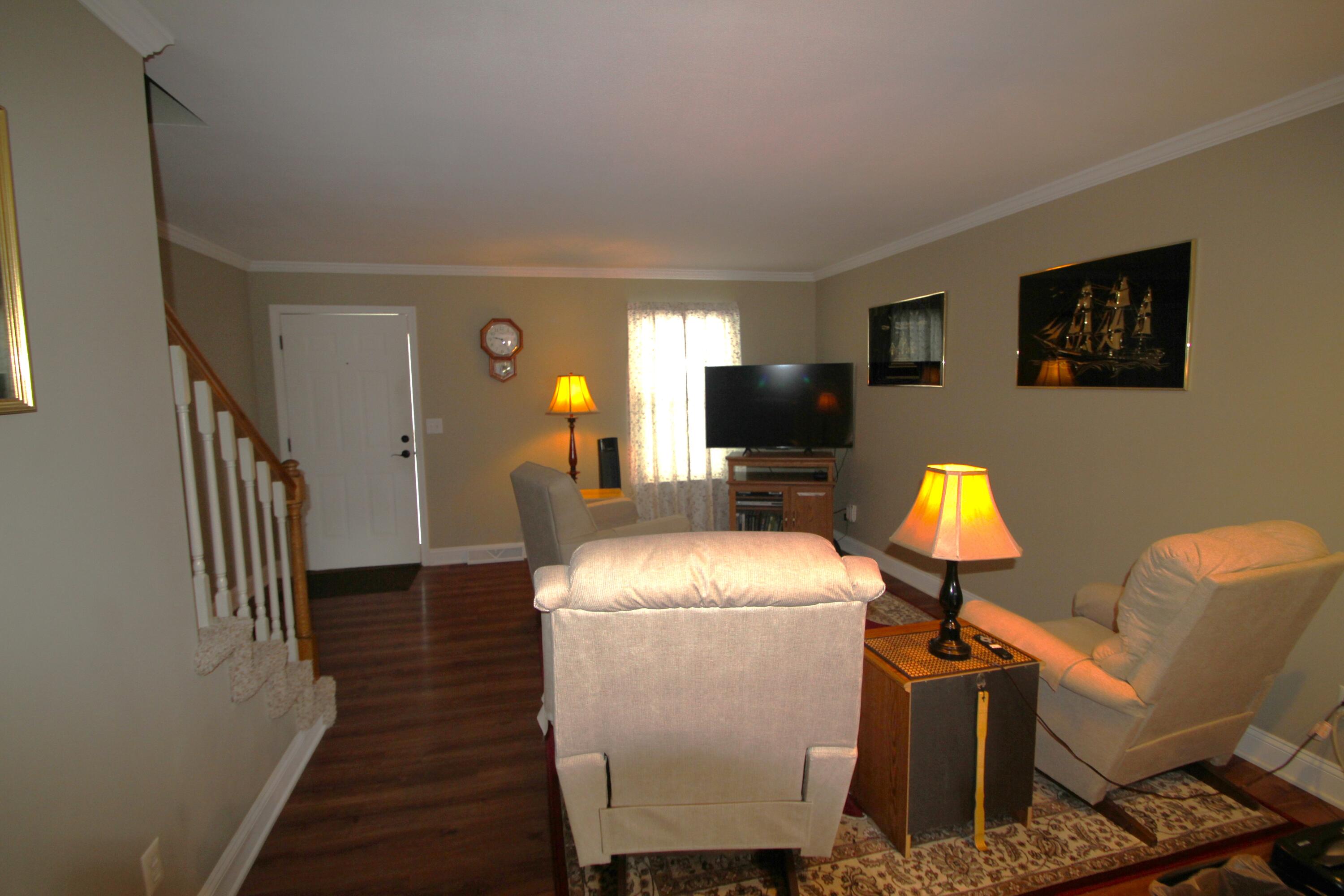 13 Pepper Ridge Court, 13